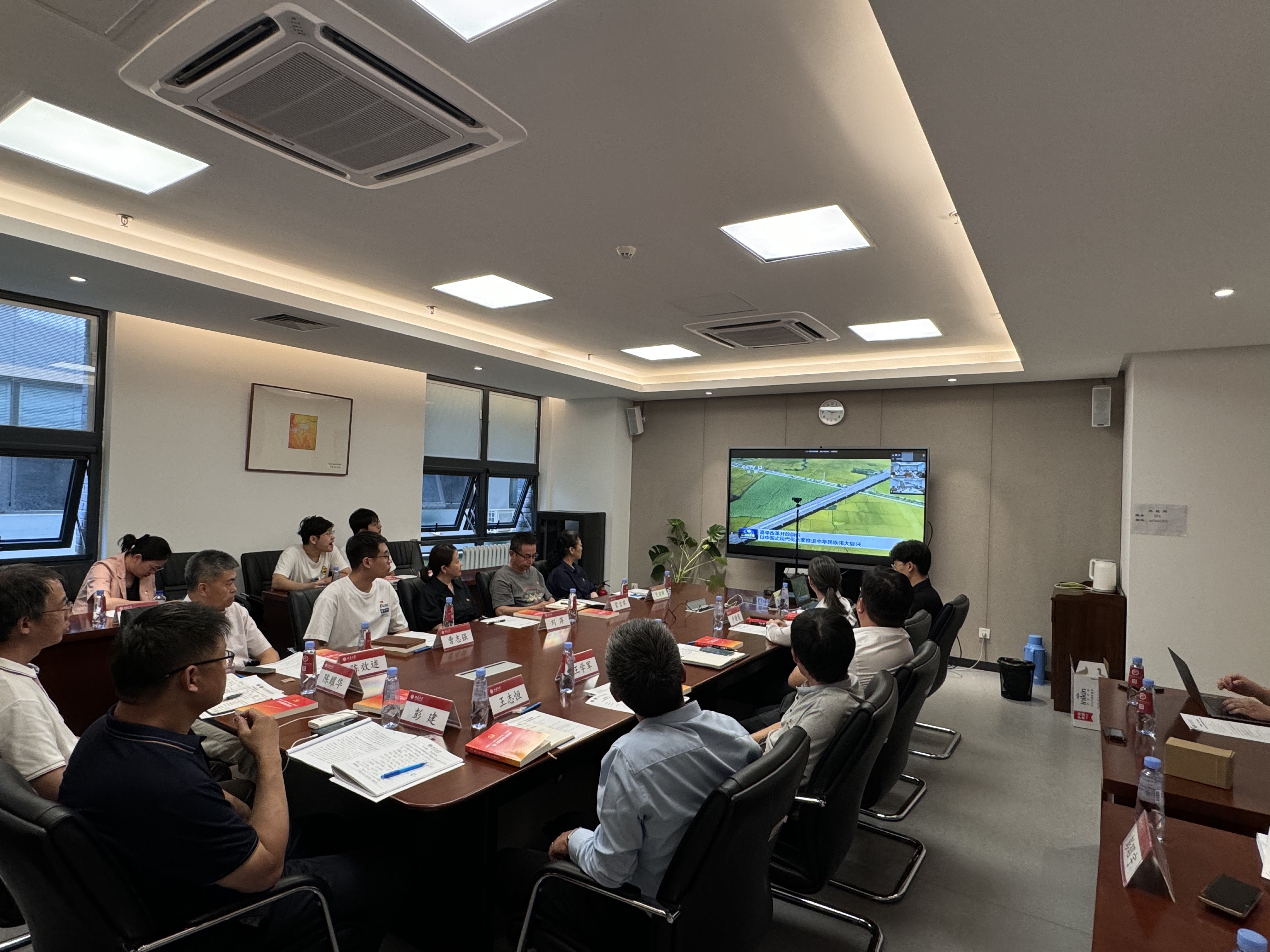 89567d064db34d2382bc59b387920747.jpg 观看学习短片.jpg