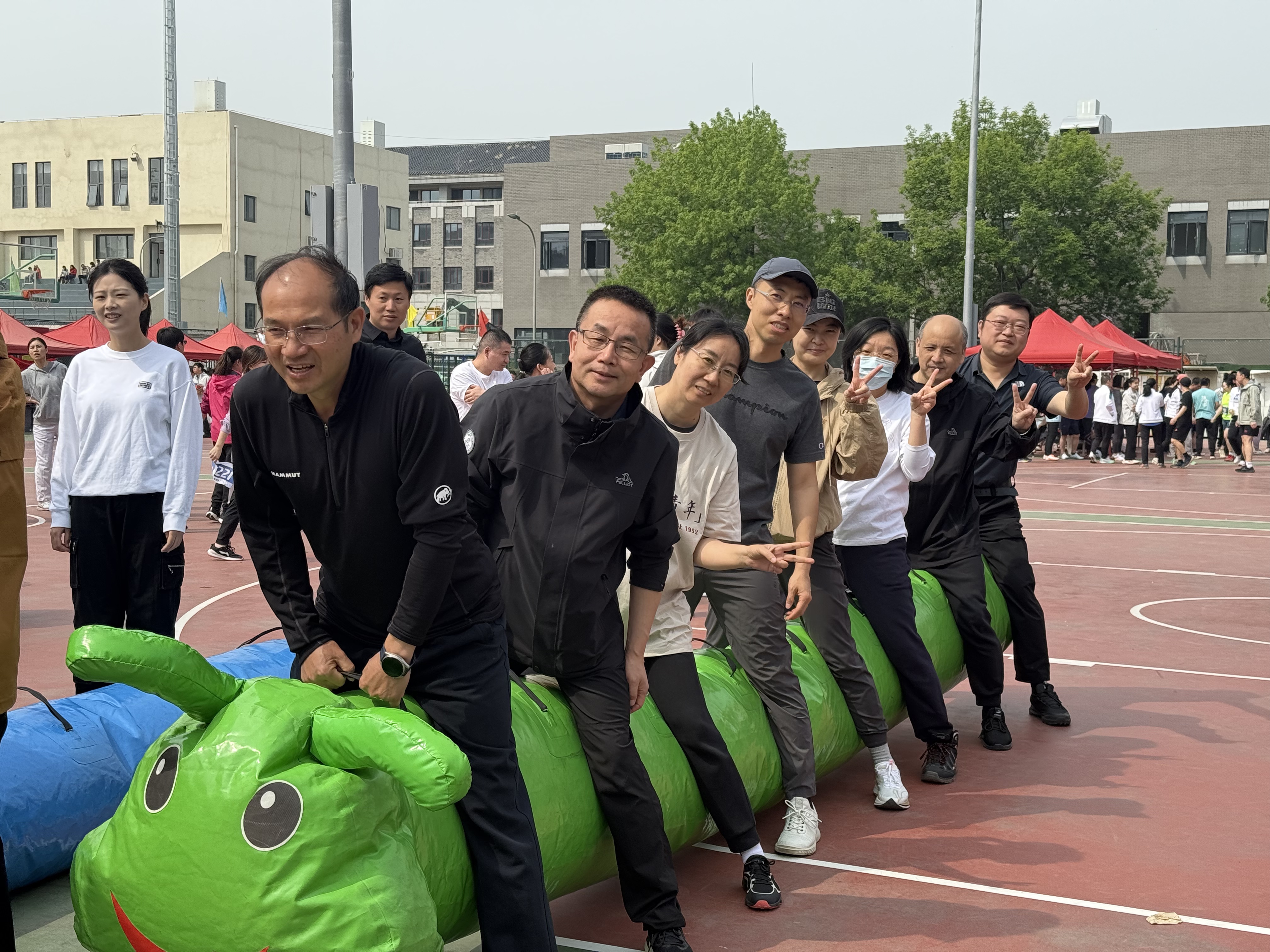 74cd2b5d694a4bcfb3b0669bb6561c1f.jpg 图9-3毛毛虫竞速.jpg