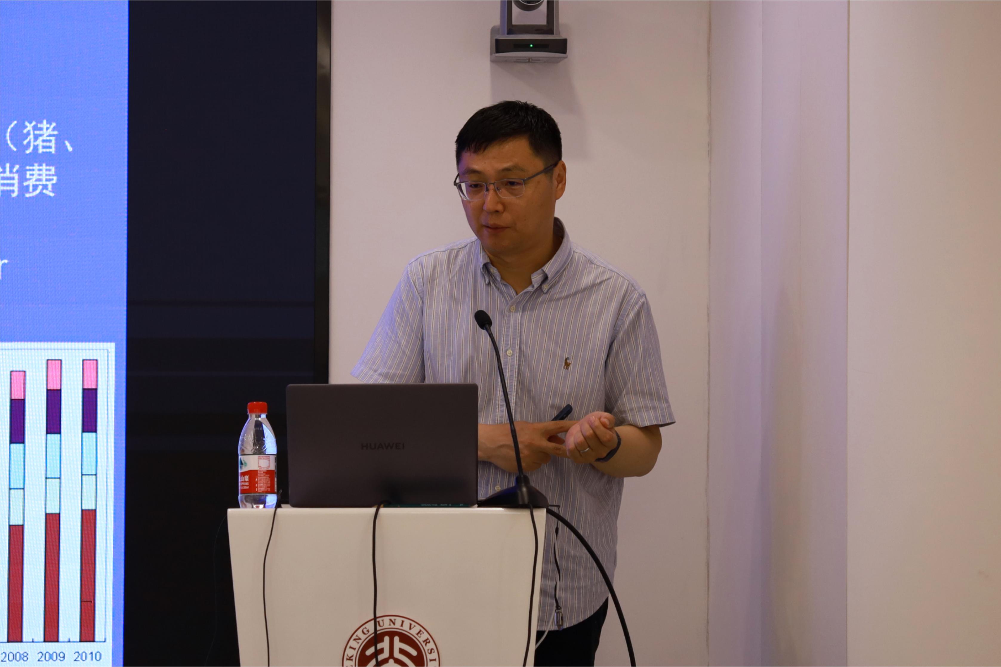 图12 程和发教授授课.jpg